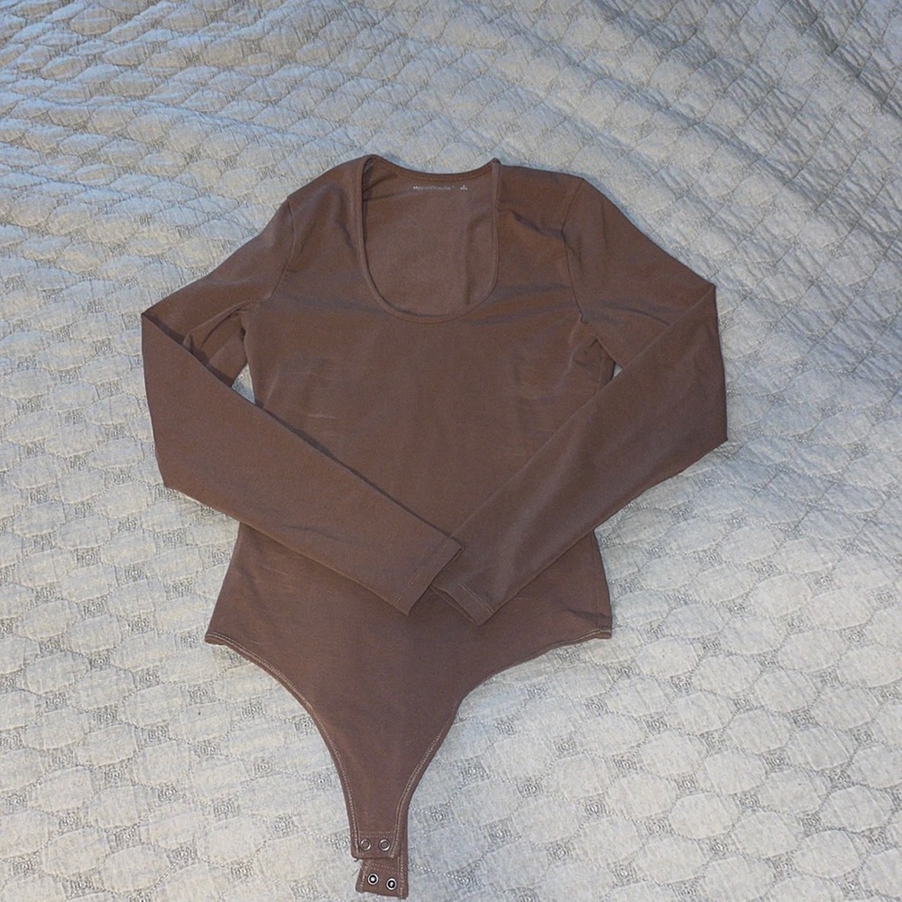Light brown long sleeve Abercrombie body suit size small.